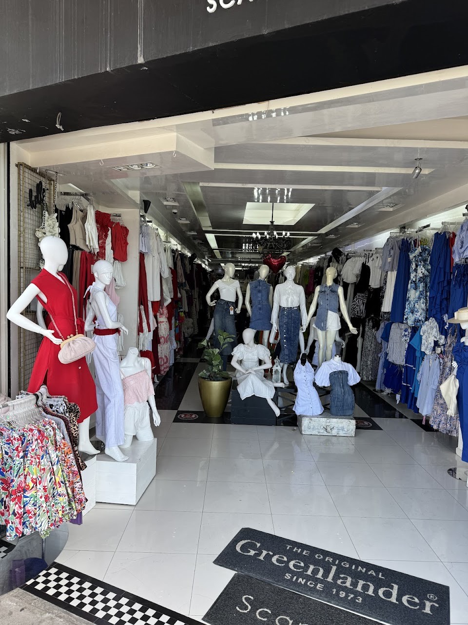 Interior de la tienda ADELAIDA